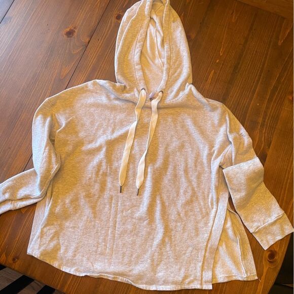 Women’s L-xxl bundle casual tees and sweatshirts, Gap, a new day and more - Picture 11 of 16